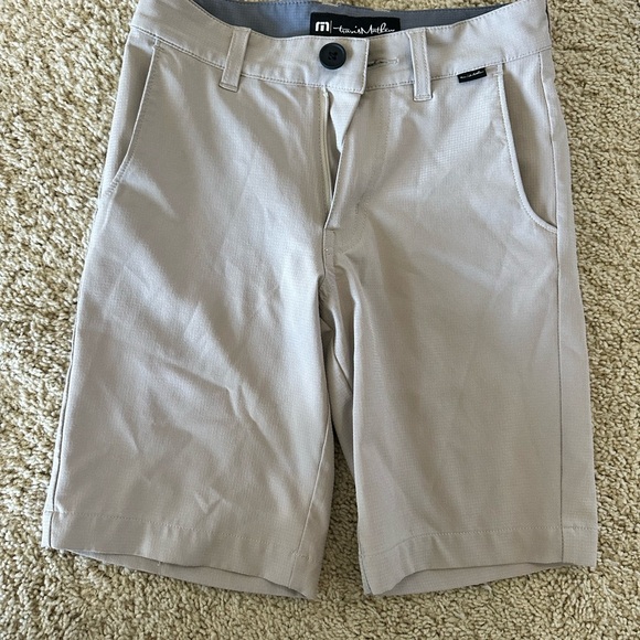 Travis Mathew’s Kids shorts - size 8 - Picture 1 of 3